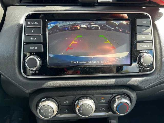 Vehicle image 17 of 19