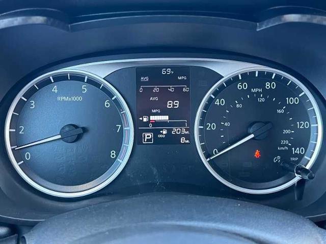 Vehicle image 18 of 19