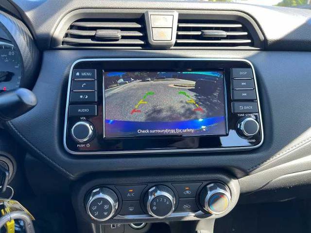 Vehicle image 17 of 19