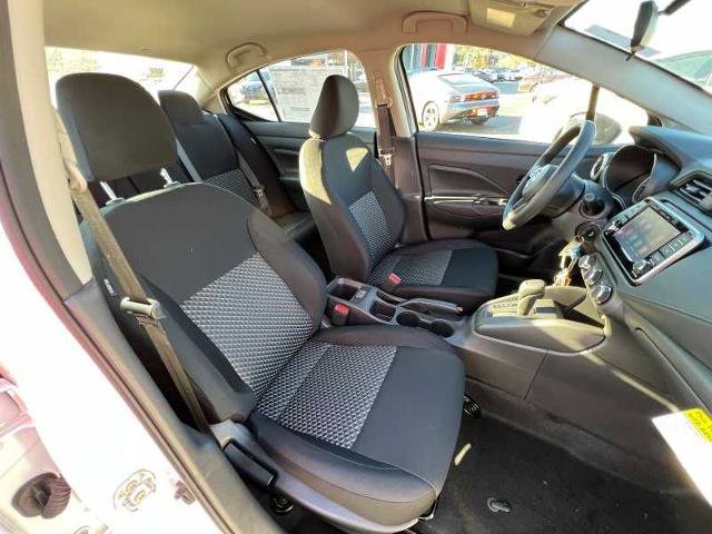 Vehicle image 13 of 19