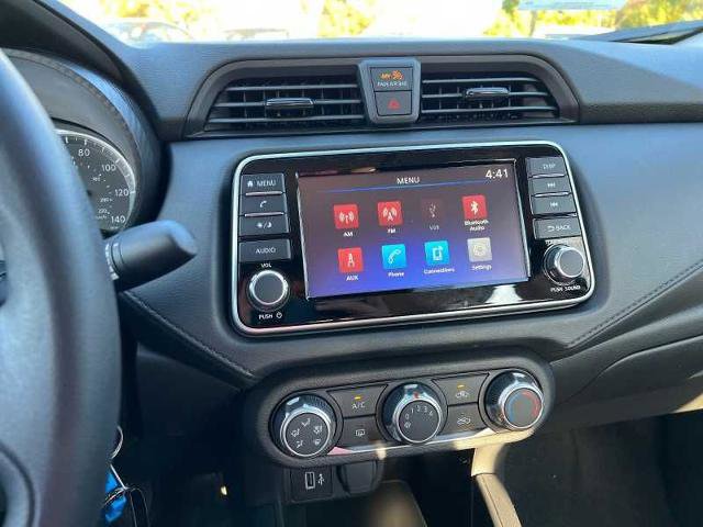 Vehicle image 16 of 19
