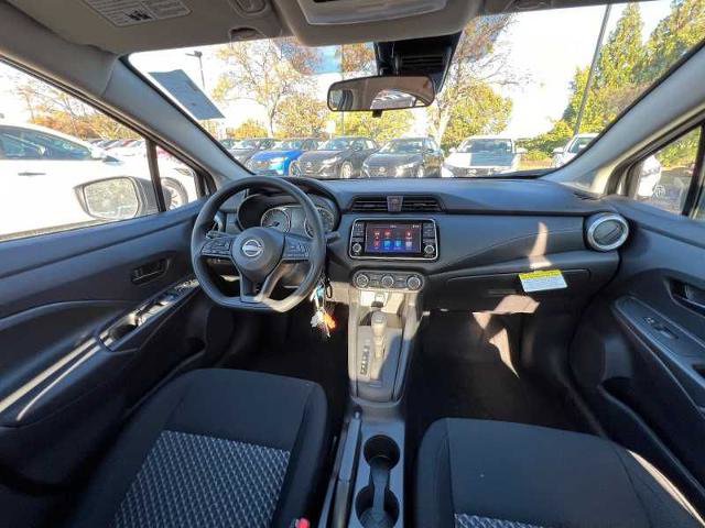 Vehicle image 15 of 19