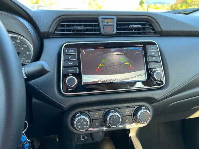 Vehicle image 17 of 19