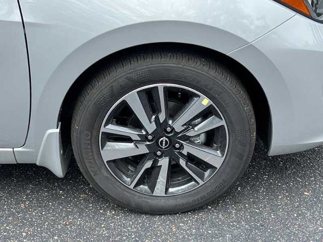 Vehicle image 10 of 19