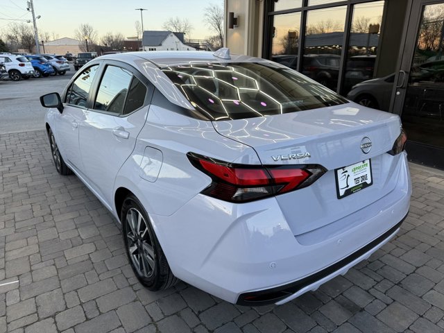 Vehicle image 28 of 85