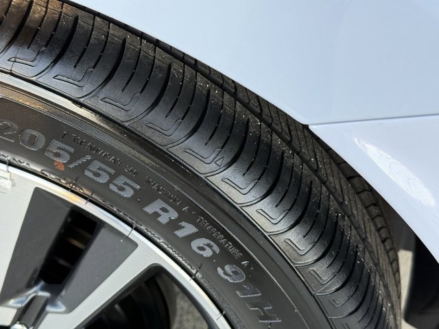 Vehicle image 36 of 85
