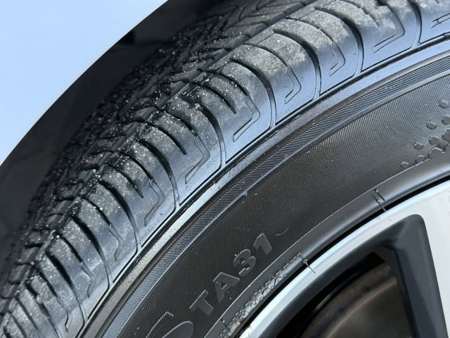 Vehicle image 40 of 85