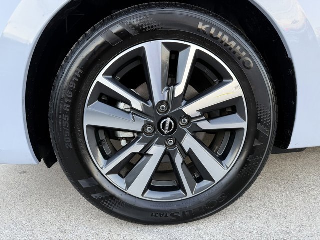 Vehicle image 34 of 85