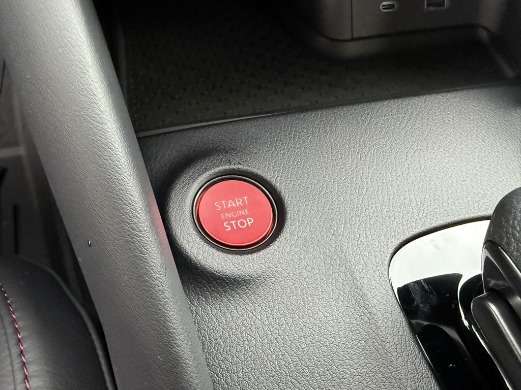 Vehicle image 23 of 33