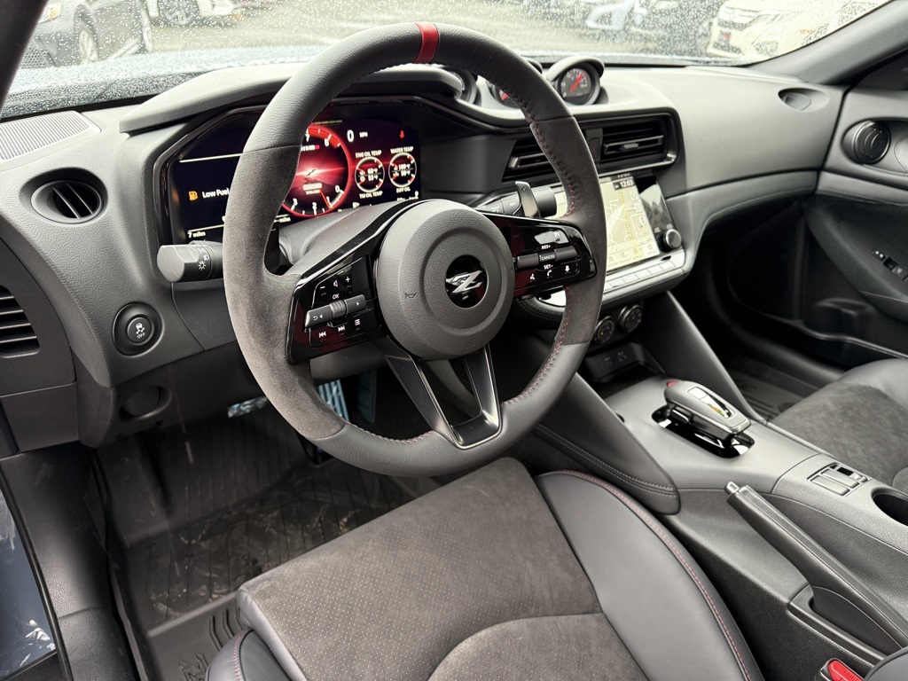 Vehicle image 17 of 33