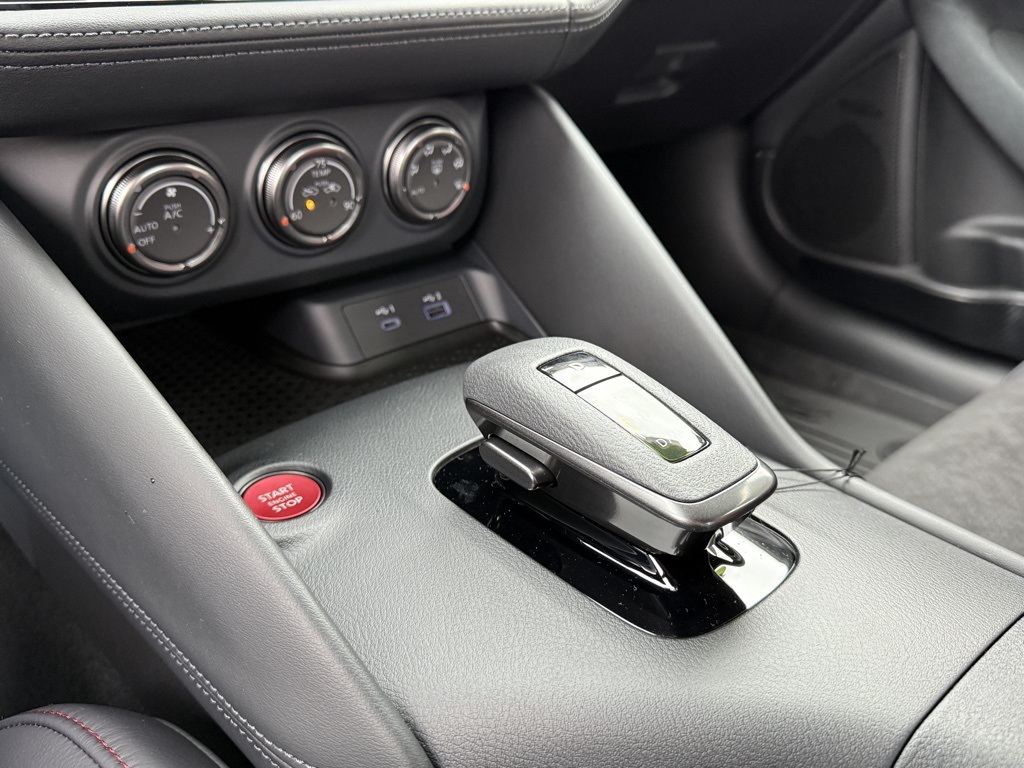 Vehicle image 24 of 33