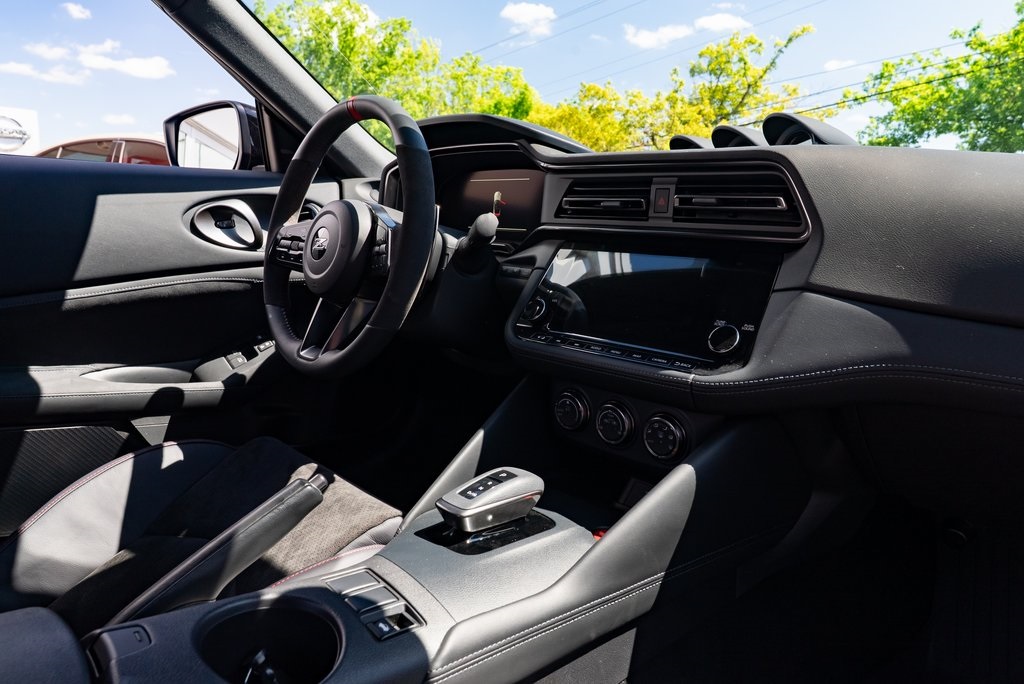 Vehicle image 12 of 24