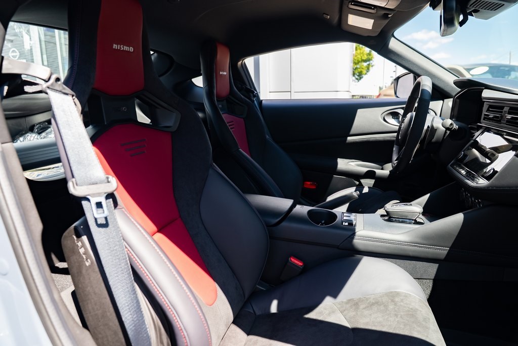 Vehicle image 11 of 24