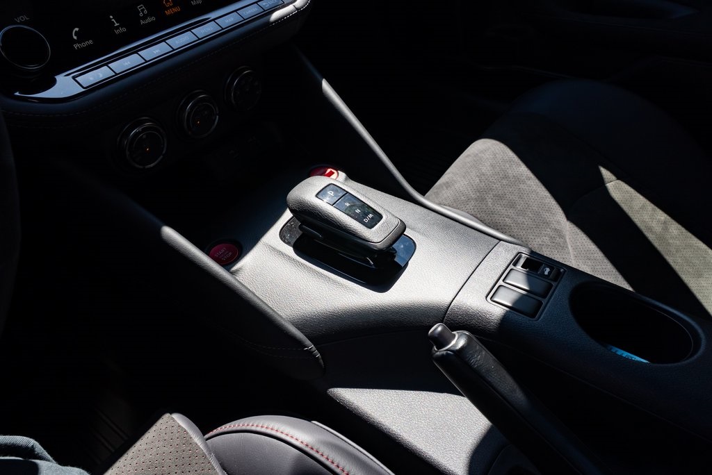 Vehicle image 21 of 24