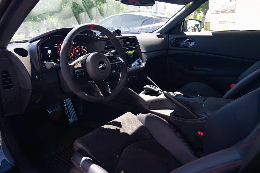 Vehicle image 14 of 24