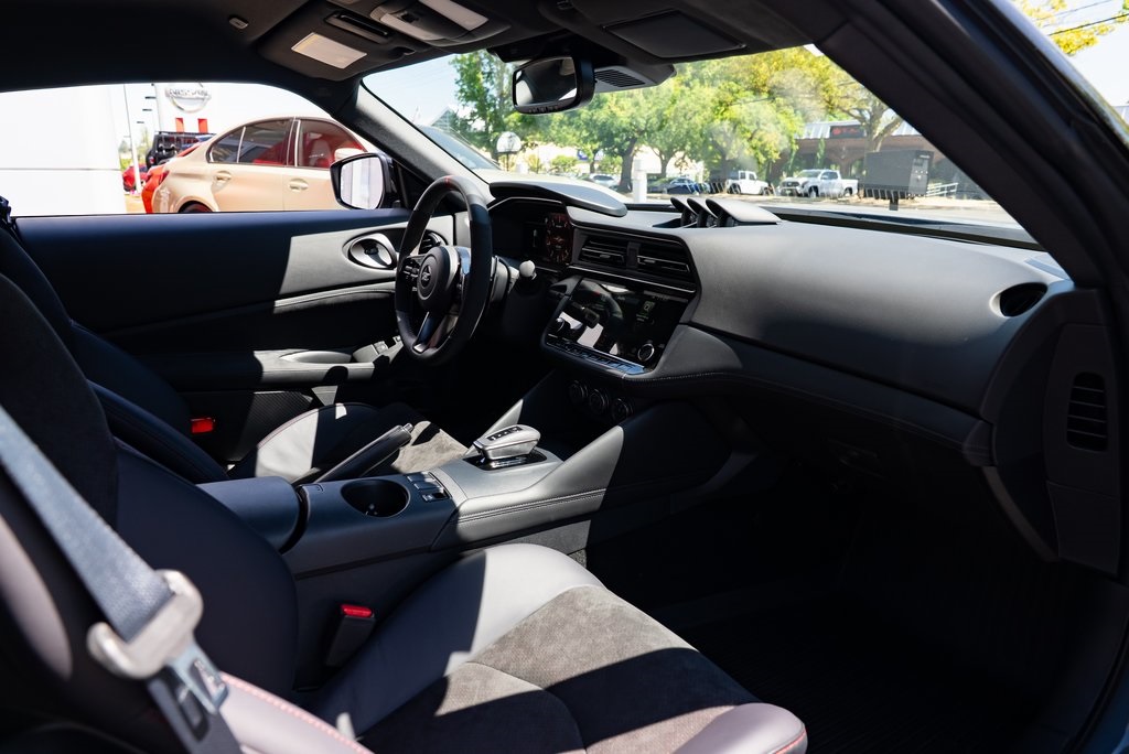 Vehicle image 15 of 24