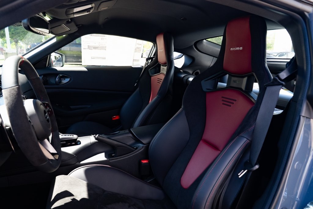 Vehicle image 10 of 24