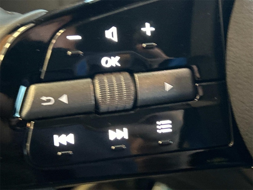 Vehicle image 33 of 36