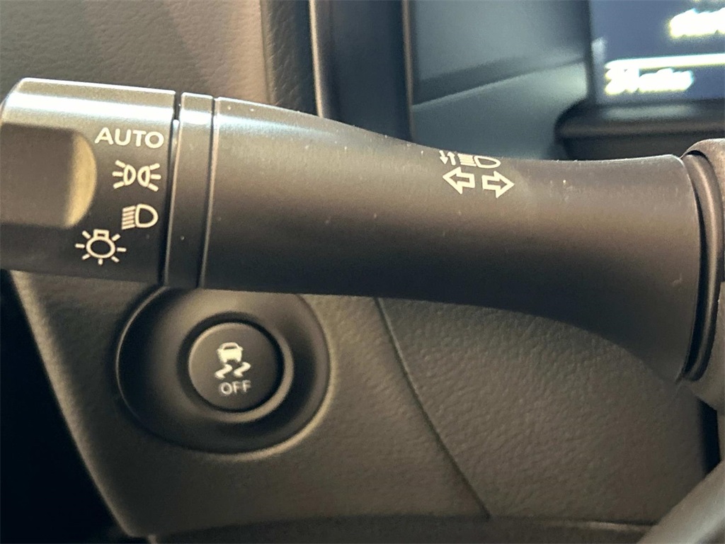 Vehicle image 27 of 36