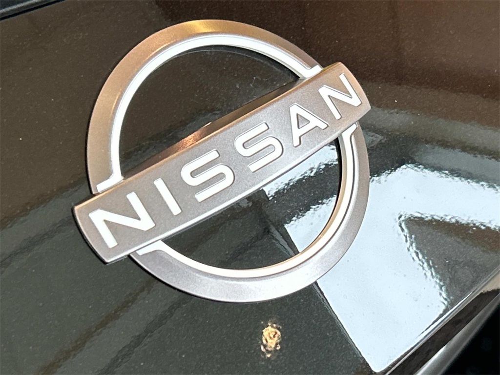 Vehicle image 23 of 36