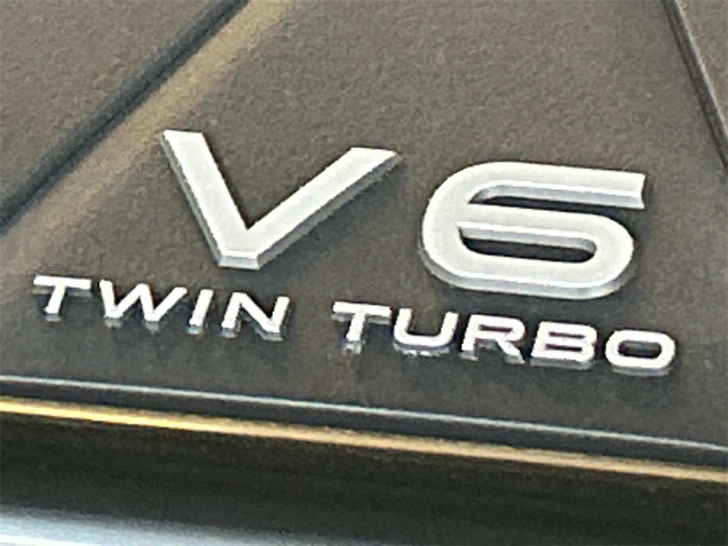 Vehicle image 32 of 36