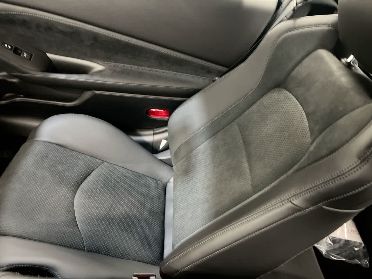 Vehicle image 22 of 25