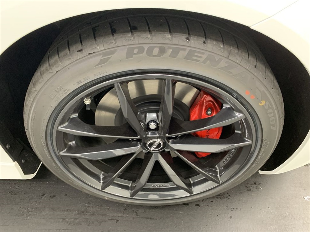 Vehicle image 8 of 19