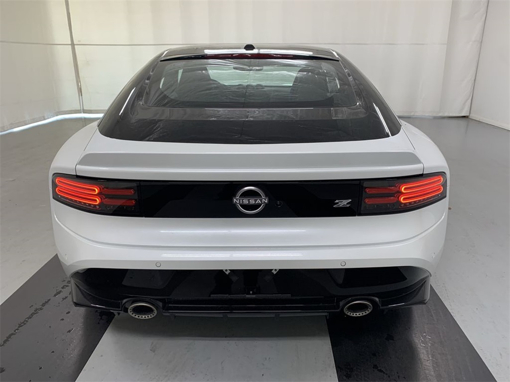 Vehicle image 4 of 19