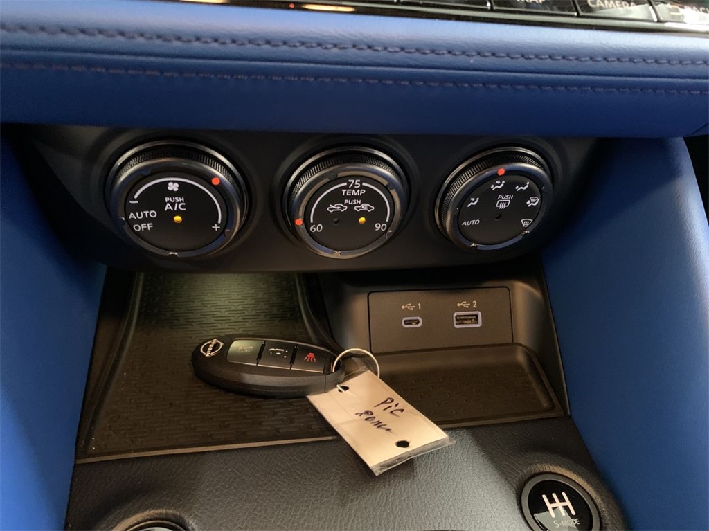Vehicle image 17 of 19