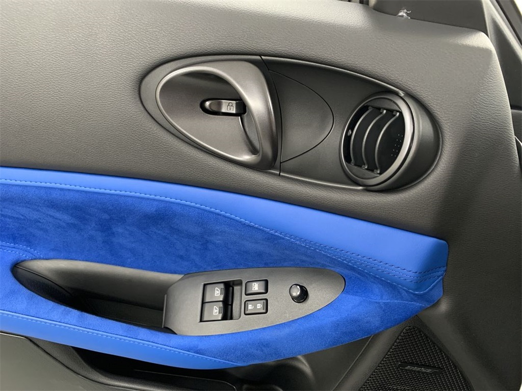 Vehicle image 12 of 19