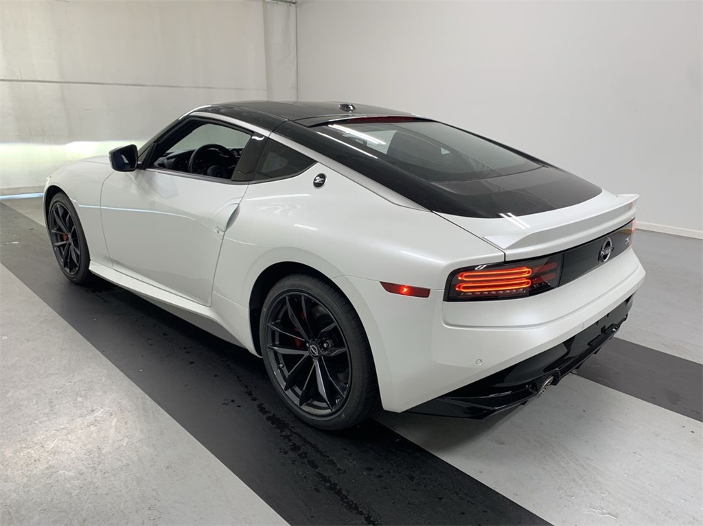 Vehicle image 5 of 19