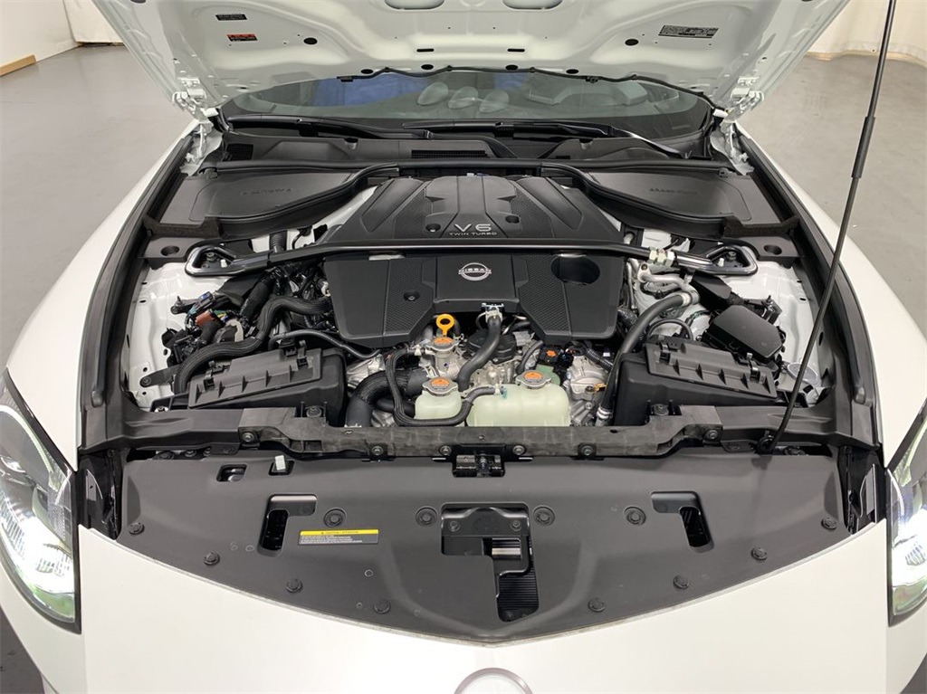 Vehicle image 9 of 19