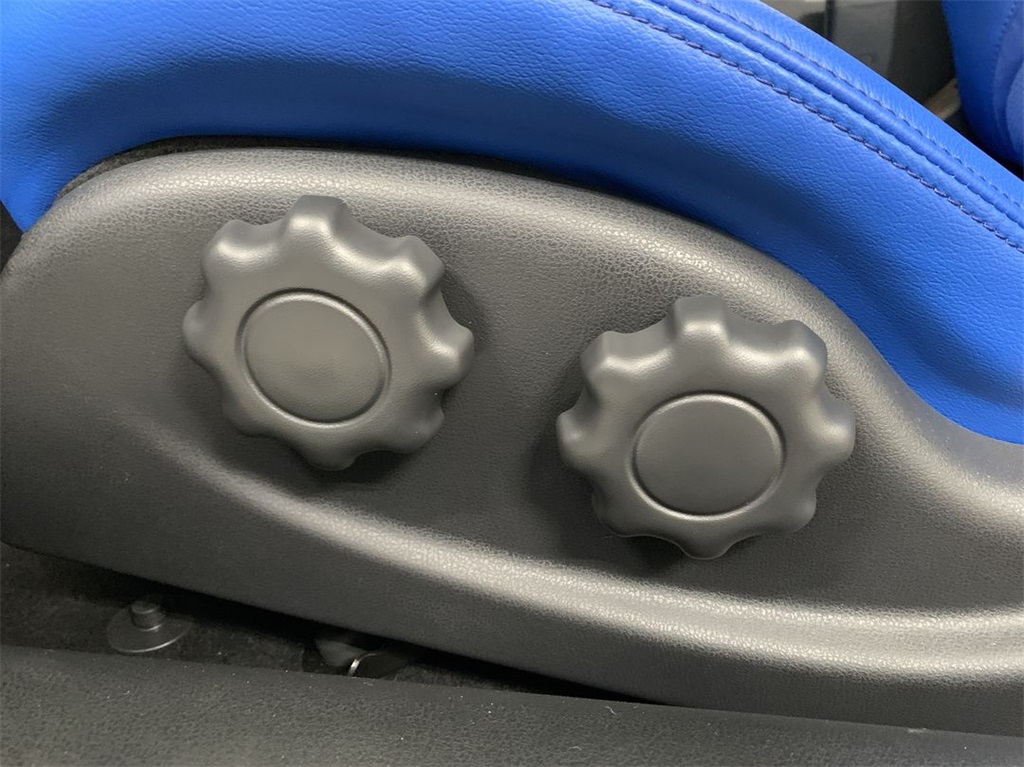 Vehicle image 11 of 19