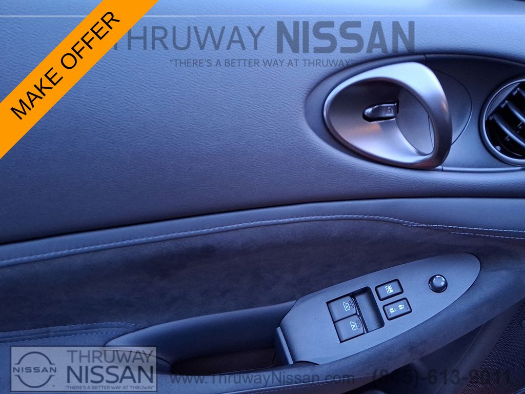 Vehicle image 14 of 19