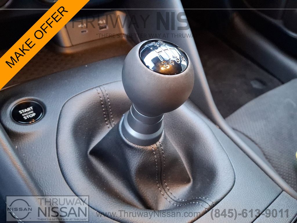 Vehicle image 16 of 19