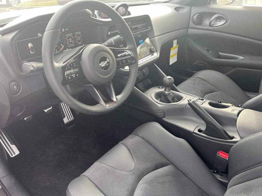 Vehicle image 13 of 32