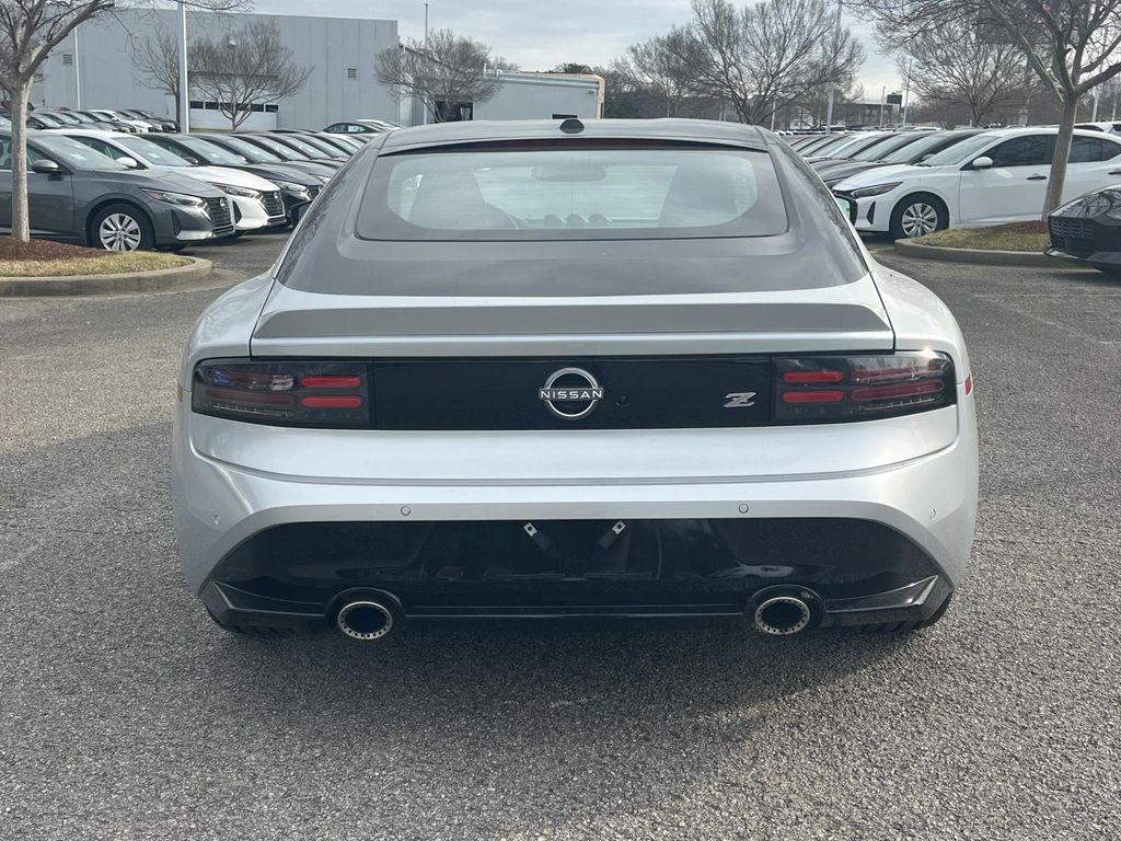 Vehicle image 6 of 32