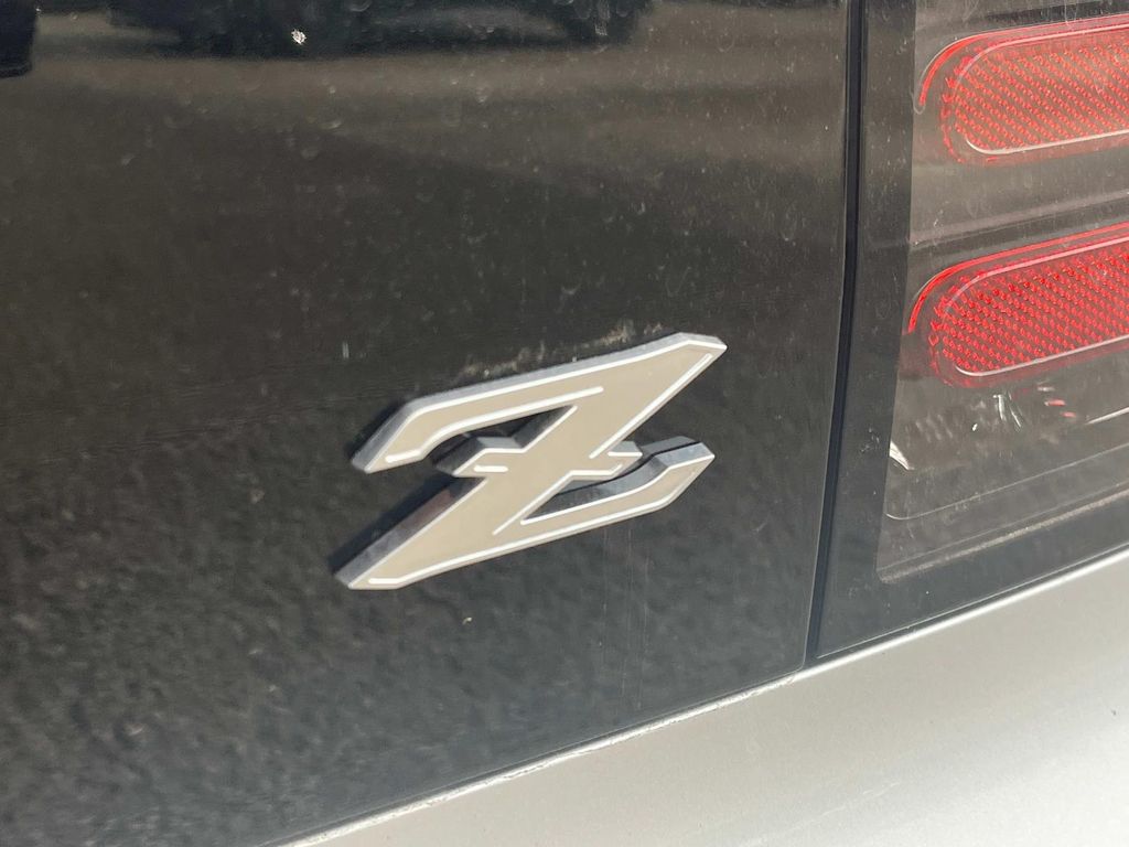 Vehicle image 11 of 32