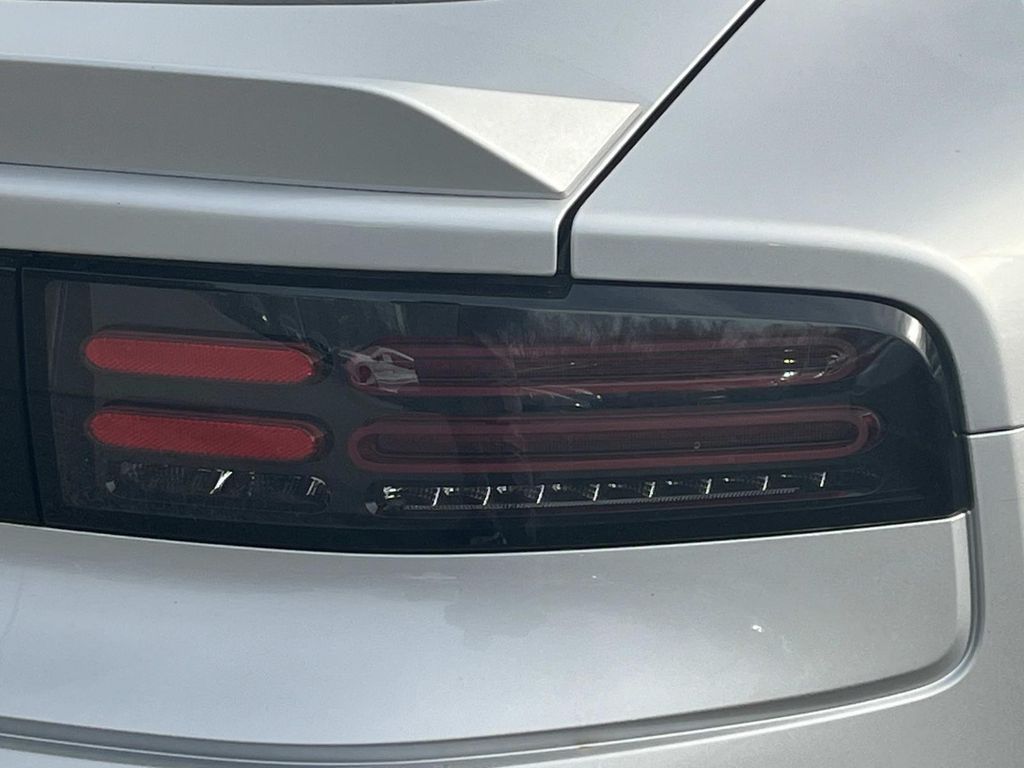 Vehicle image 10 of 32