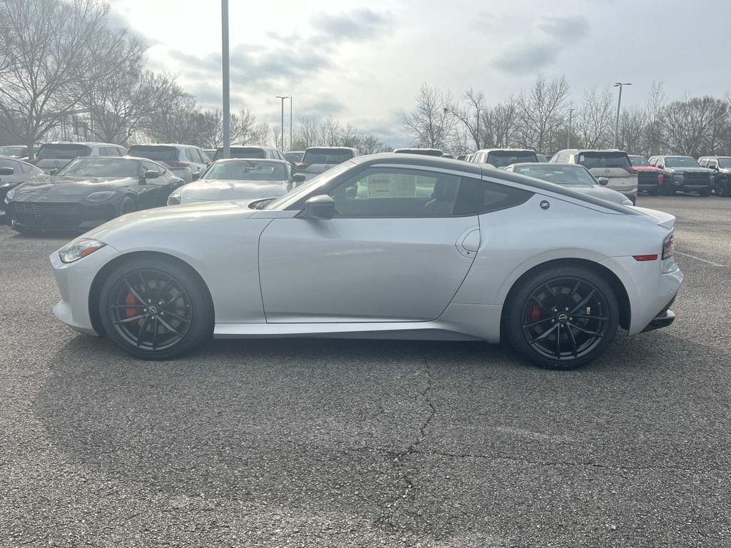 Vehicle image 8 of 32