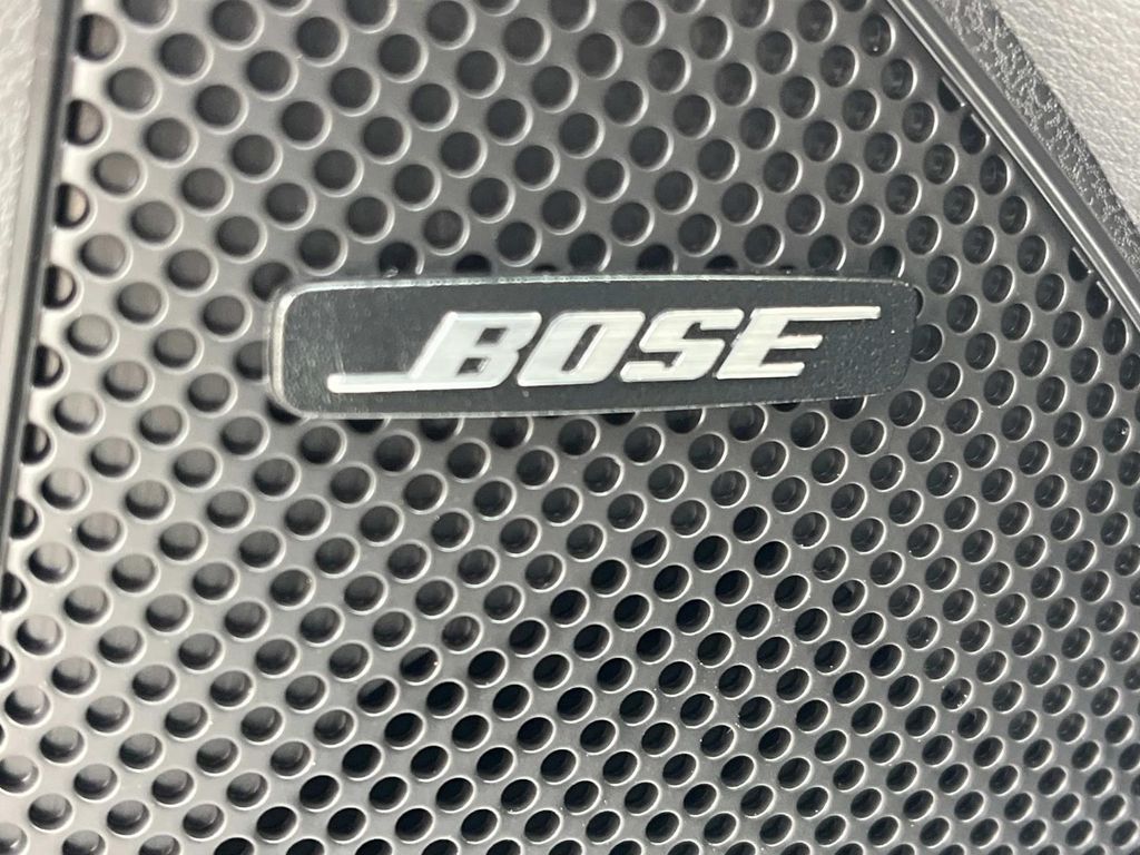 Vehicle image 19 of 32