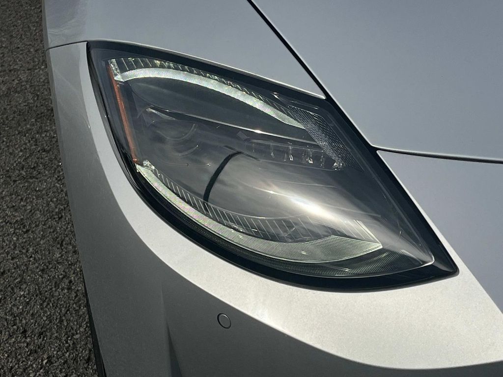 Vehicle image 9 of 32