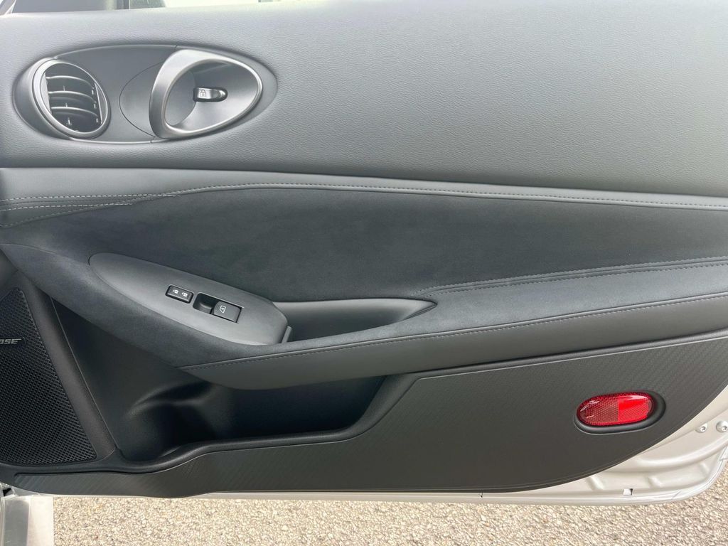 Vehicle image 15 of 32
