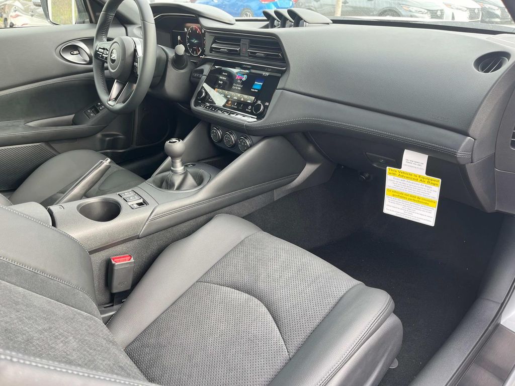 Vehicle image 14 of 32