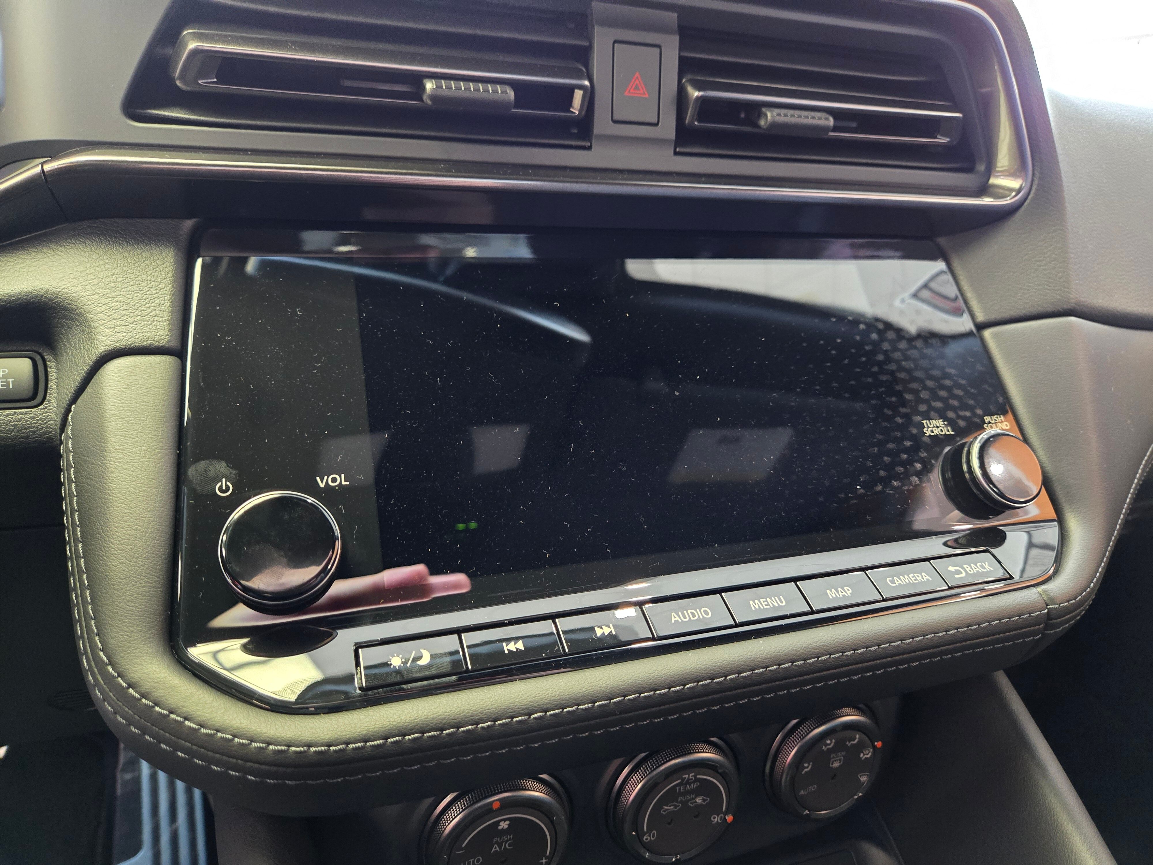 Vehicle image 17 of 24