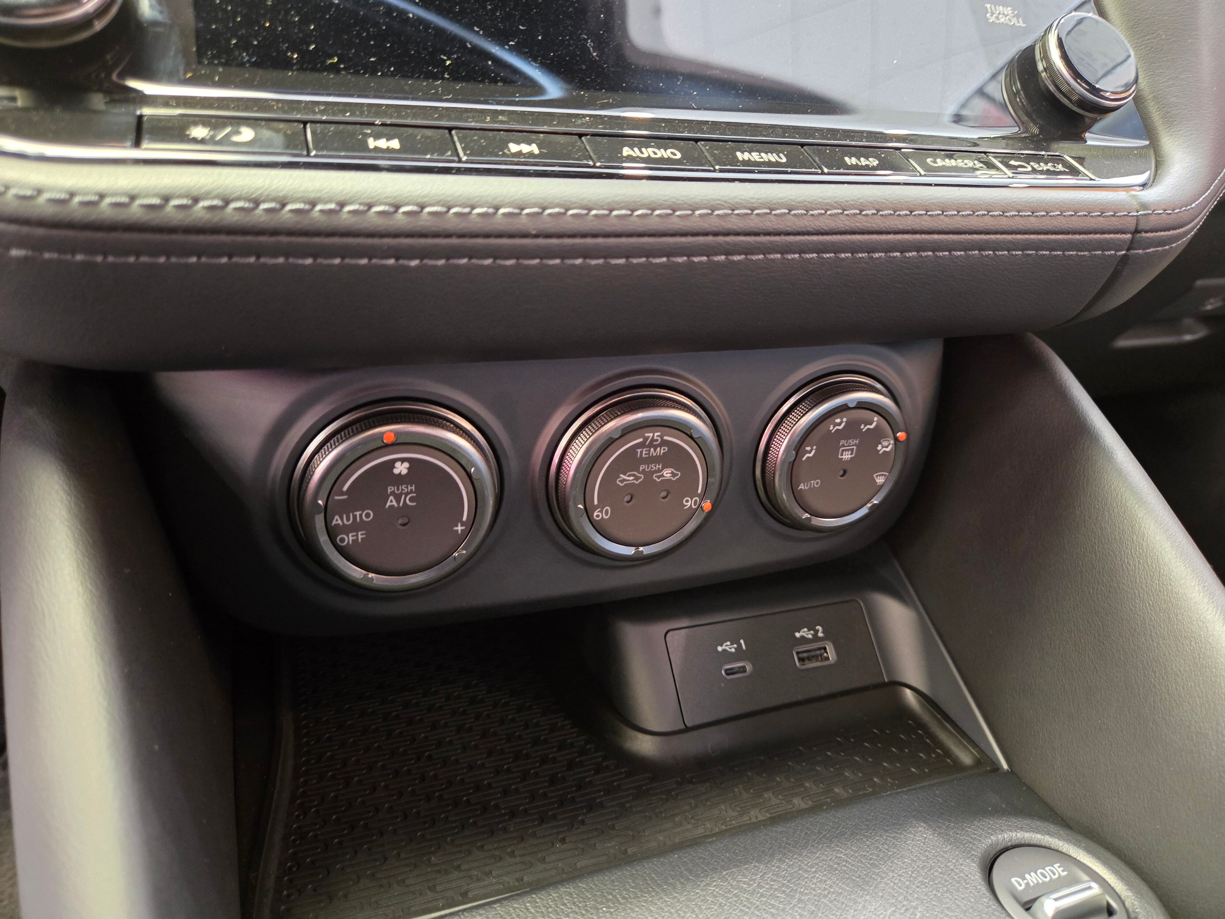 Vehicle image 18 of 24