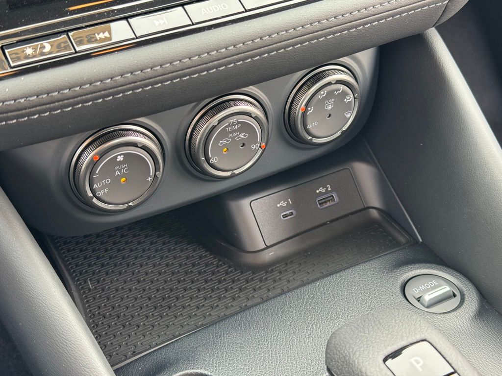 Vehicle image 15 of 29