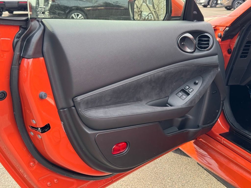 Vehicle image 23 of 29