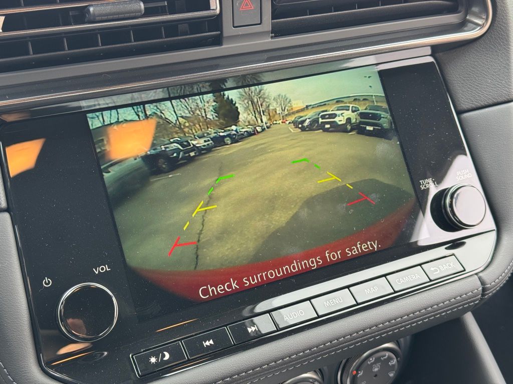 Vehicle image 14 of 29