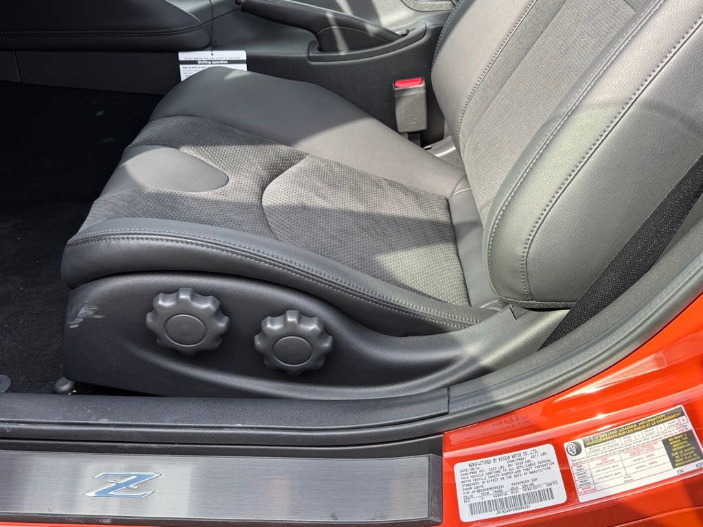 Vehicle image 21 of 29